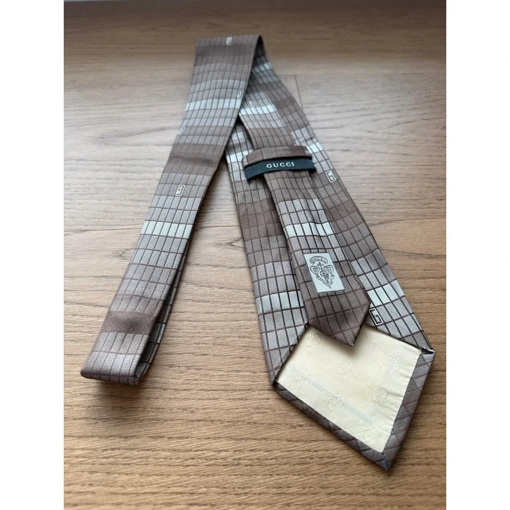 Gucci Mens Silk Tie Brown Geometric Grid Logo Pattern Made in Italy Designer
